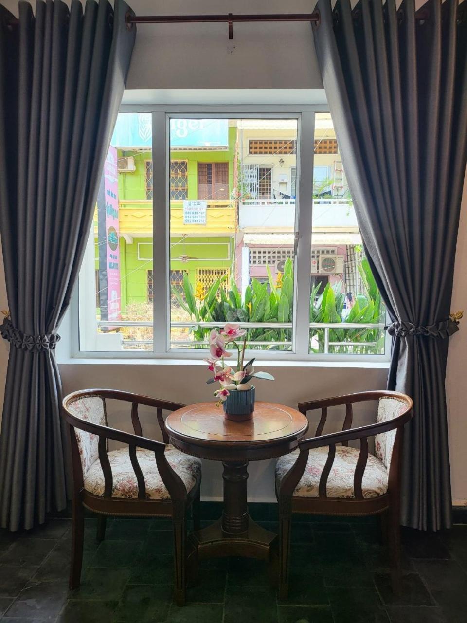 Sun Chakra Boutique Hotel Phnom Penh Exterior photo